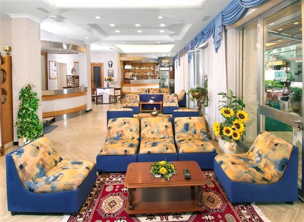 Hotel Arno Misano Adriatico Zewnętrze zdjęcie