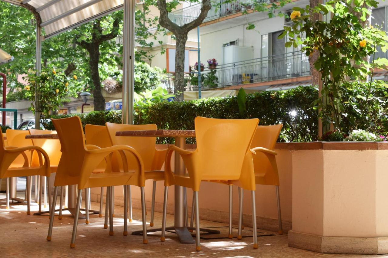Hotel Arno Misano Adriatico Zewnętrze zdjęcie